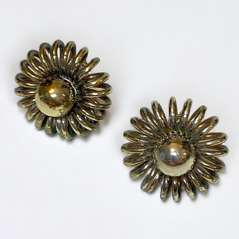 Vintage Earrings Metal Gold Tone Screw Back Wires Flower 3D